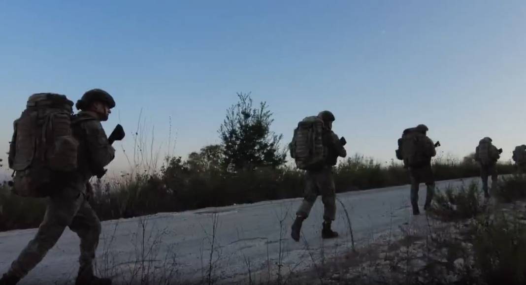 FETÖ ve PKK üyesi 7 kişi sınırda yakalandı 26